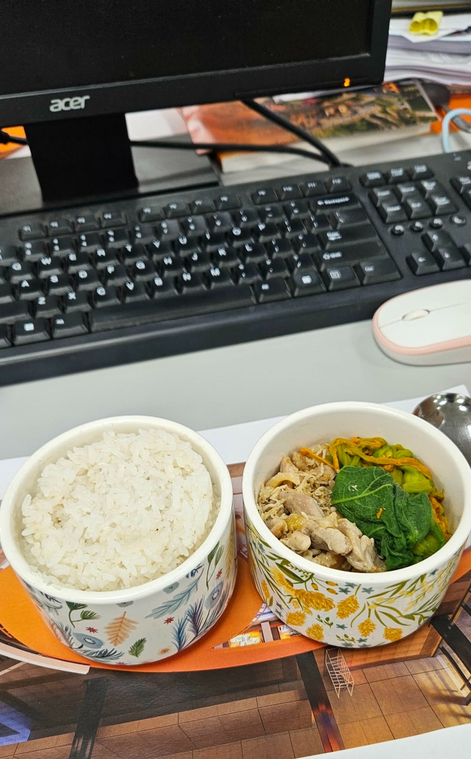 Lương bao nhi&ecirc;u mới đủ sống khi đi l&agrave;m tại khu trung t&acirc;m ở H&agrave; Nội - TP.HCM? Chỉ bữa cơm trưa đ&atilde; ngốn 80.000 đồng- Ảnh 10.