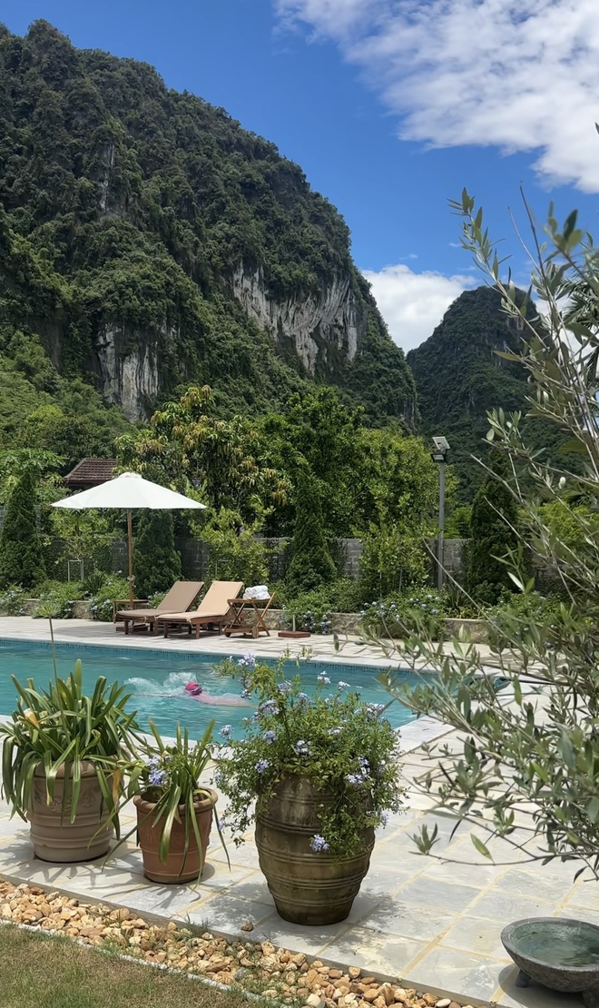 B&ecirc;n trong "second home" phủ k&iacute;n c&acirc;y ăn tr&aacute;i, nằm giữa thung lũng c&aacute;ch H&agrave; Nội 40km của c&ocirc; chủ tiệm hoa- Ảnh 9.