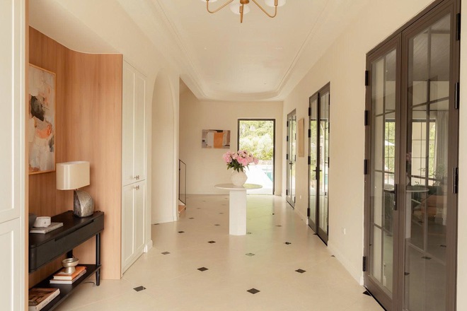 B&ecirc;n trong "second home" phủ k&iacute;n c&acirc;y ăn tr&aacute;i, nằm giữa thung lũng c&aacute;ch H&agrave; Nội 40km của c&ocirc; chủ tiệm hoa- Ảnh 15.