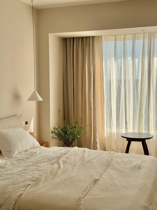 Căn penthouse 330m&sup2; hướng T&acirc;y của c&ocirc; g&aacute;i 30 tuổi từng bị phản đối v&igrave; qu&aacute; n&oacute;ng: Giờ v&agrave;ng buổi chiều đẹp đến mức ai cũng muốn ở- Ảnh 13.