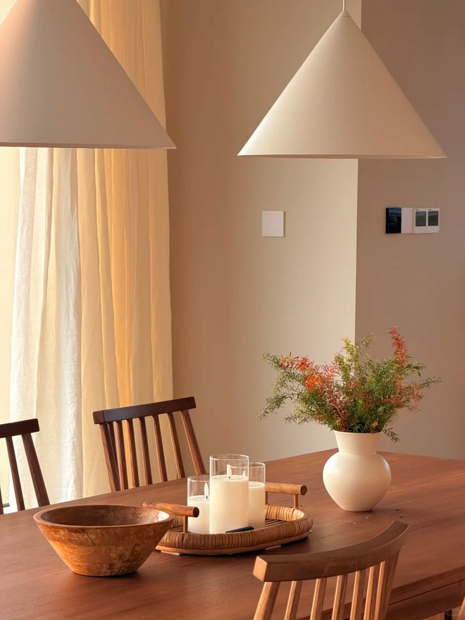 Căn penthouse 330m&sup2; hướng T&acirc;y của c&ocirc; g&aacute;i 30 tuổi từng bị phản đối v&igrave; qu&aacute; n&oacute;ng: Giờ v&agrave;ng buổi chiều đẹp đến mức ai cũng muốn ở- Ảnh 24.