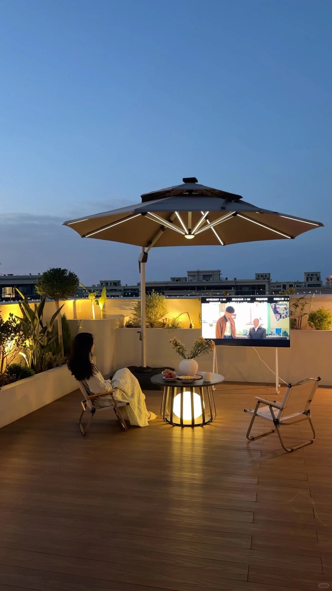 Căn penthouse 330m&sup2; hướng T&acirc;y của c&ocirc; g&aacute;i 30 tuổi từng bị phản đối v&igrave; qu&aacute; n&oacute;ng: Giờ v&agrave;ng buổi chiều đẹp đến mức ai cũng muốn ở- Ảnh 19.