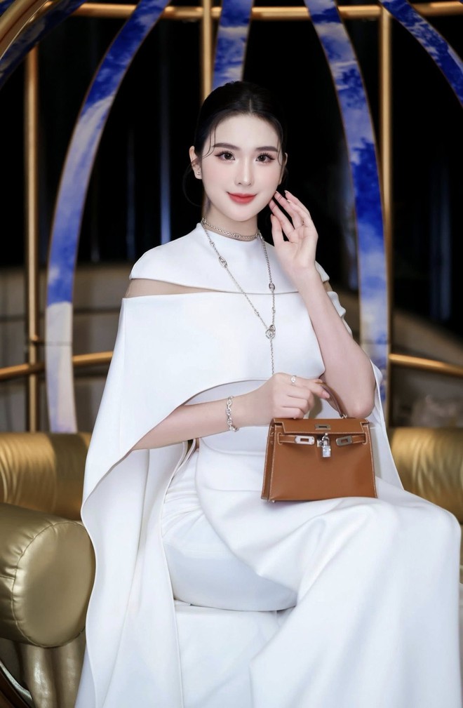 Tuy&ecirc;n bố cứng của mẹ b&aacute;c sĩ Chi&ecirc;m Quốc Th&aacute;i về Ngọc Loan: Động th&aacute;i mới nhất g&acirc;y x&ocirc;n xao - Ảnh 4.