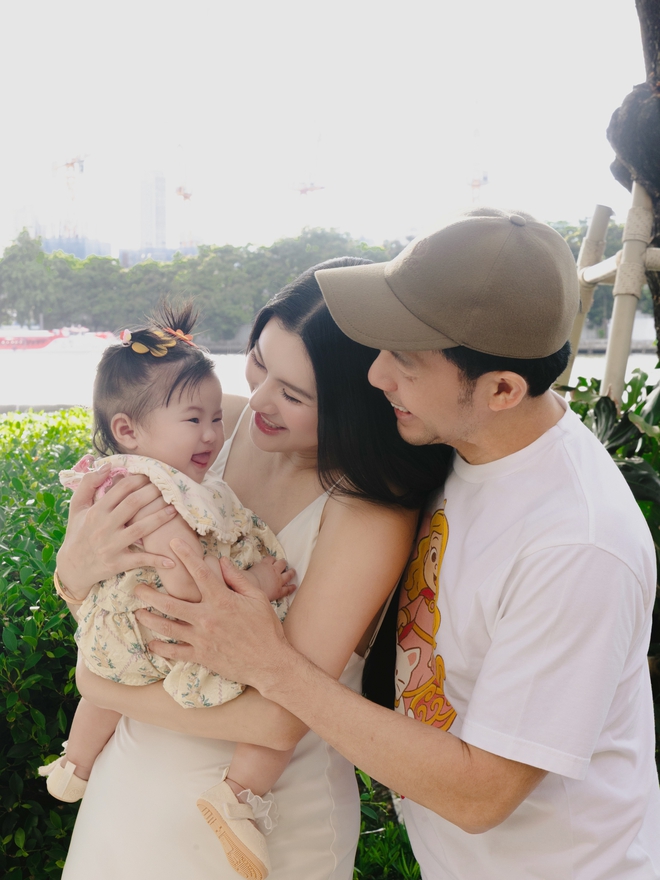 Lộ cảnh sống chung của b&aacute;c sĩ thẩm mỹ nổi tiếng v&agrave; người đẹp k&eacute;m 23 tuổi, đ&oacute;n con đầu l&ograve;ng năm 2025 - Ảnh 9.