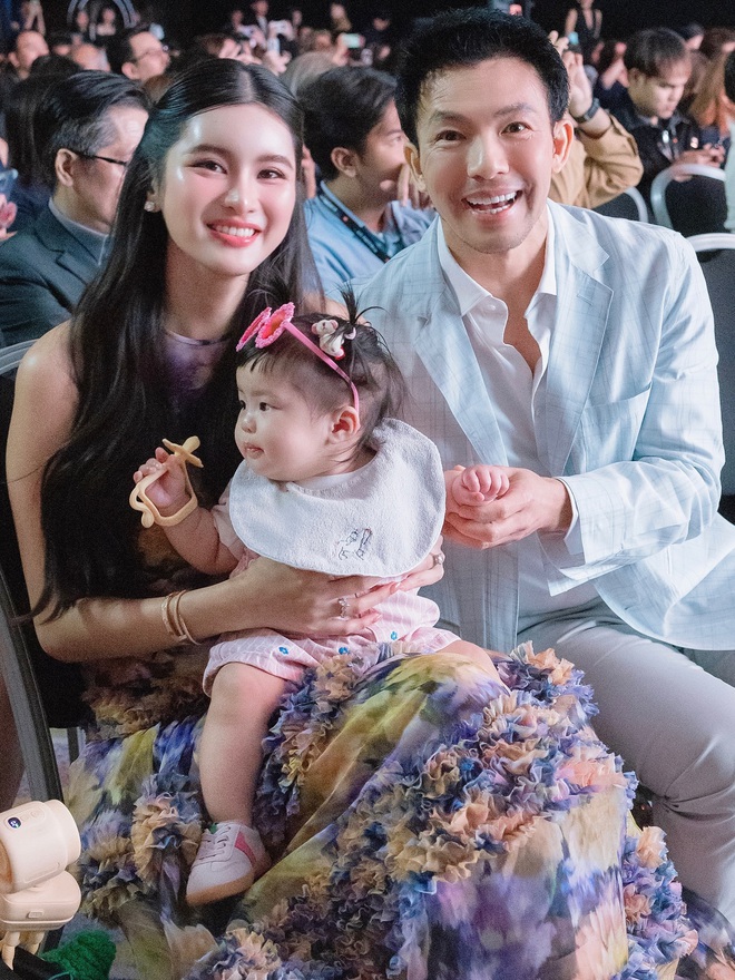 Lộ cảnh sống chung của b&aacute;c sĩ thẩm mỹ nổi tiếng v&agrave; người đẹp k&eacute;m 23 tuổi, đ&oacute;n con đầu l&ograve;ng năm 2025 - Ảnh 8.