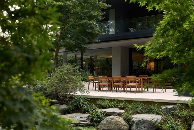 100 triệu người “mắc kẹt” trong căn villa 1.600m² ở ngoại ô của CEO công ty thiết kế nội thất - Ảnh 2.