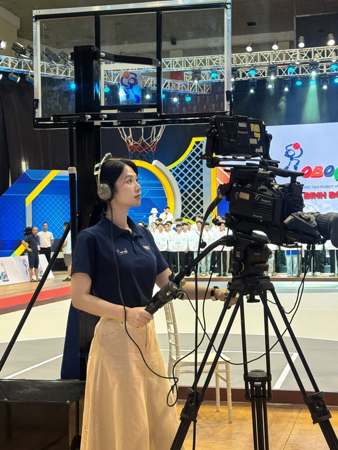 Lê Bống cắm hoa sen “chọc giận” 1 triệu người - Ảnh 7.