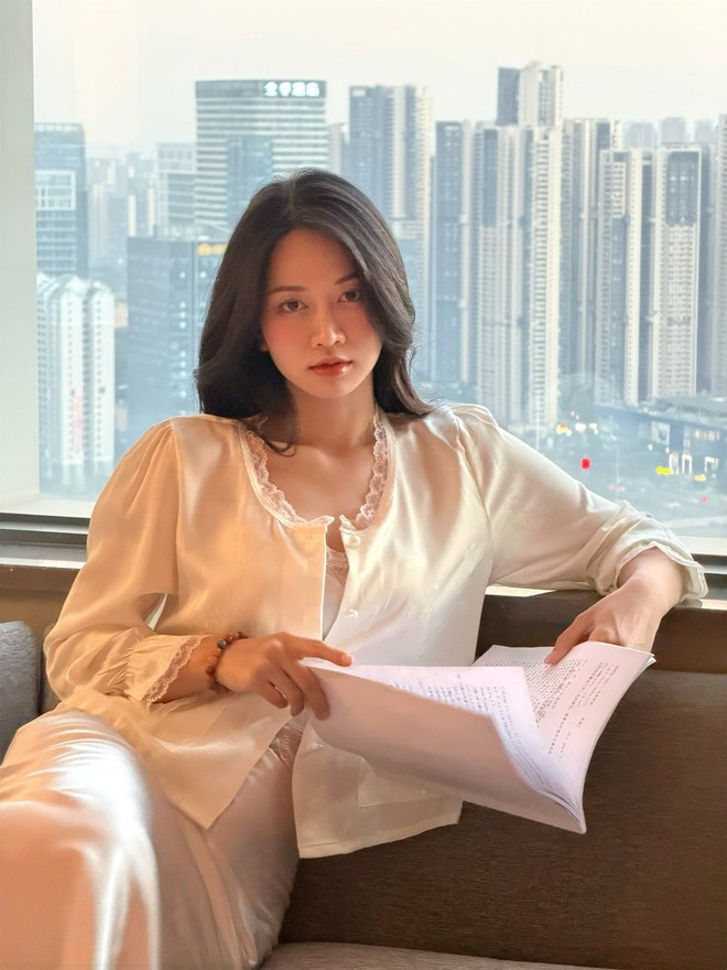 Lê Bống cắm hoa sen “chọc giận” 1 triệu người - Ảnh 6.