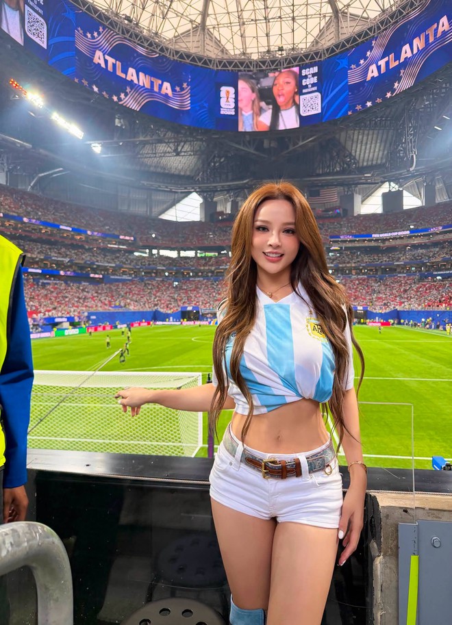 Dàn mỹ nhân mê Messi cùng “bung lụa” trước chung kết: Lệch 13 tuổi, nhan sắc bất phân thắng bại - Ảnh 1.