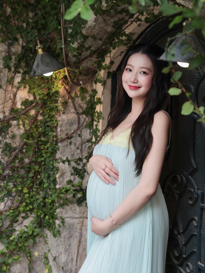 Chuyện tình “cọc đi tìm trâu” của tiểu thư ngành Y và bác sĩ điển trai ở TP.HCM: Chuẩn bị đón con đầu lòng sau 3 năm cưới - Ảnh 5.