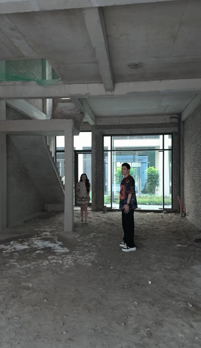Căn biệt thự chung đầu tiên của Quỳnh Nga và Việt Anh: Thiết kế 5 tầng, có thang máy riêng - Ảnh 3.