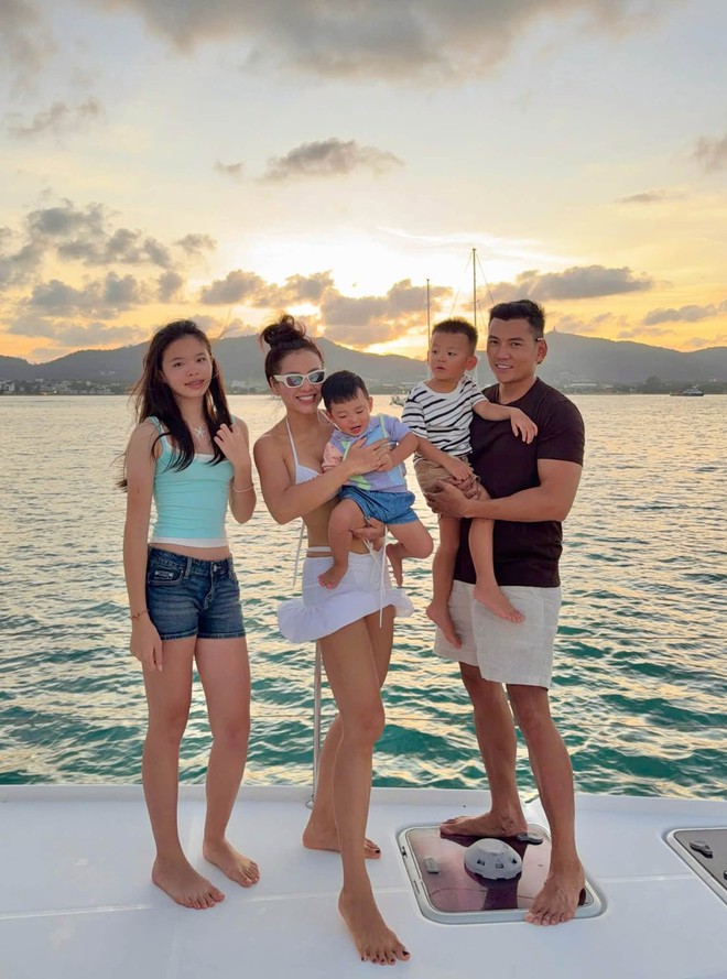 Con gái riêng của mỹ nhân showbiz Việt gây sốt với đôi chân siêu dài ở tuổi 13, thần thái chuẩn ngôi sao tương lai - Ảnh 2.