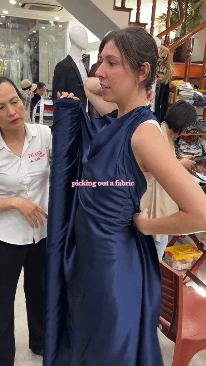 Chị T&acirc;y hốt hoảng với tốc độ may đồ của "ph&aacute;p sư Hội An": Chờ tại chỗ lấy ngay, l&ecirc;n d&aacute;ng đẹp m&ecirc; người, ăn đứt nhiều mẫu hiệu - Ảnh 1.