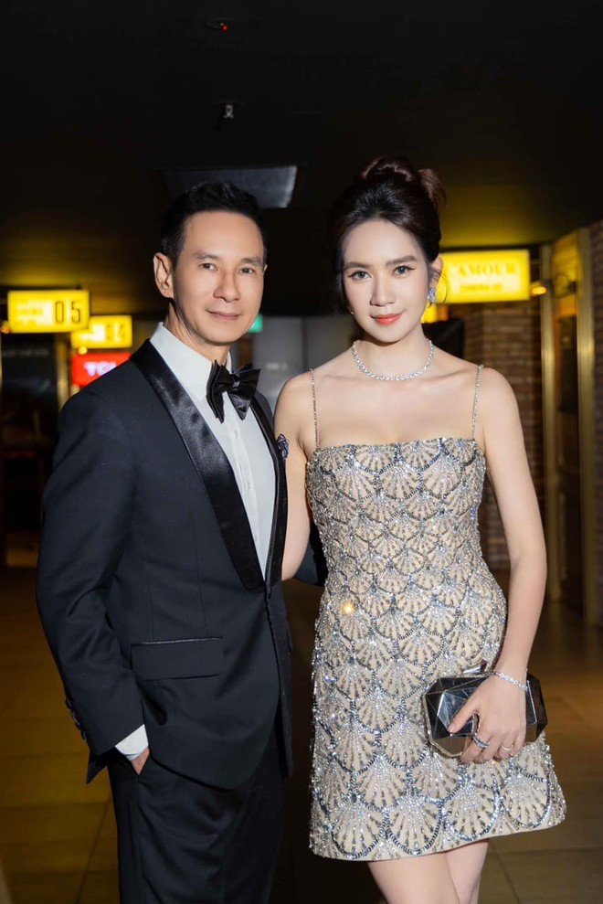 C&ocirc; vợ k&eacute;m 17 tuổi của đạo diễn trăm tỷ: Sinh 4 con vẫn đẹp như g&aacute;i đ&ocirc;i mươi, style đơn giản m&agrave; qu&aacute; cuốn h&uacute;t- Ảnh 2.