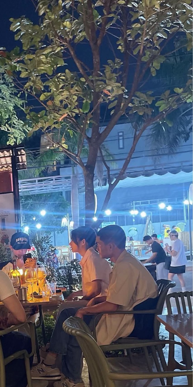 Nguyễn H&ugrave;ng thả tim Thư Đan &ldquo;kh&ocirc;ng trượt ph&aacute;t n&agrave;o&rdquo;, bị team qua đường bắt gặp khắp nơi- Ảnh 7.