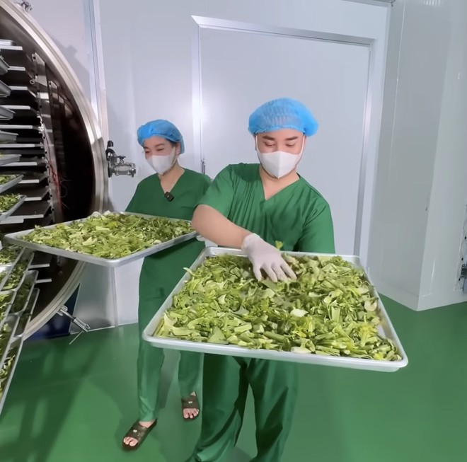 Vợ chồng Hữu C&ocirc;ng quảng b&aacute; bột rau detox rầm rộ cỡ n&agrave;o trước khi bị ti&ecirc;u hủy gần 76.000 sản phẩm, xử phạt? - Ảnh 6.