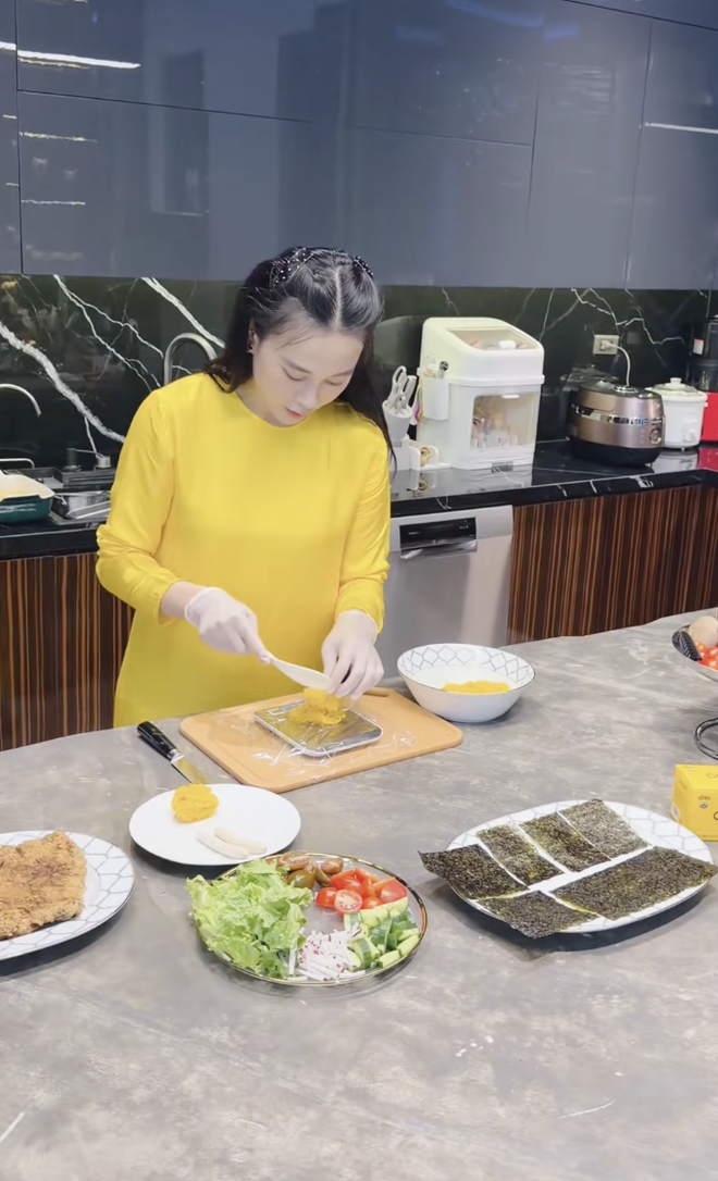 Phương Oanh một m&igrave;nh chăm cặp song sinh vẫn tự tay nấu ăn: Nh&igrave;n m&acirc;m cơm thấy độ tỉ mỉ- Ảnh 4.