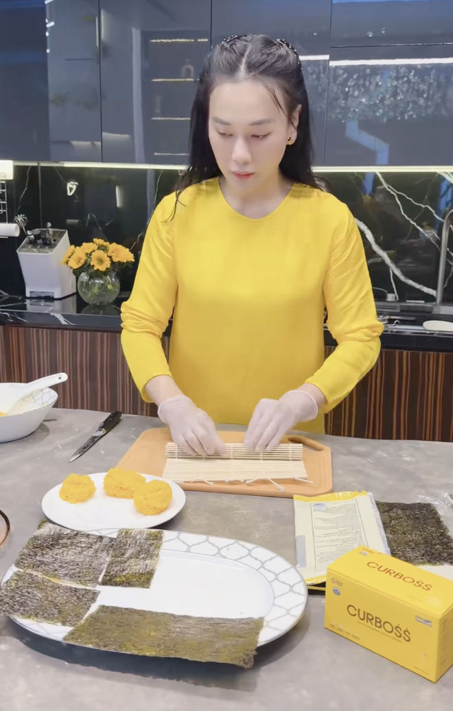 Phương Oanh một m&igrave;nh chăm cặp song sinh vẫn tự tay nấu ăn: Nh&igrave;n m&acirc;m cơm thấy độ tỉ mỉ- Ảnh 5.