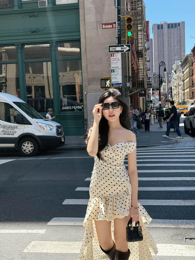 Lọ Lem giờ “chơi” hàng hiệu cũng khét, đeo vòng Van Cleef xách túi Dior hơn 100 triệu - Ảnh 4.