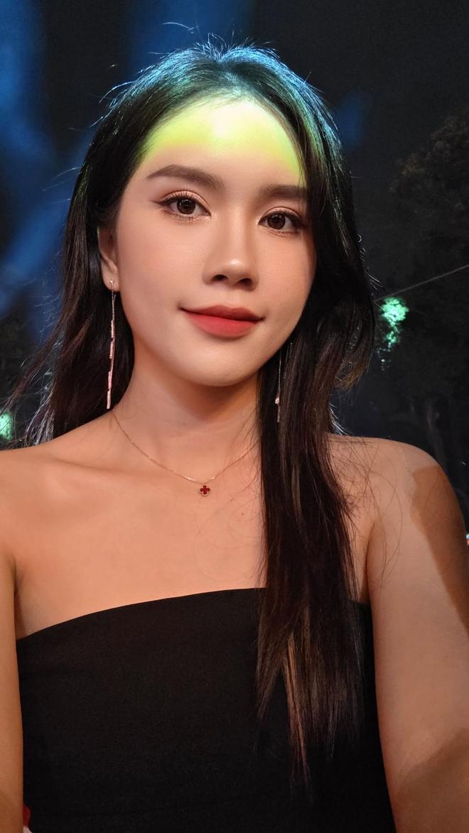 Đi xe m&aacute;y sắp rớt p&ocirc;, c&ocirc; sinh vi&ecirc;n cưới chồng Ph&oacute; gi&aacute;m đốc lớn hơn 13 tuổi: Sợ nhất nh&agrave; rộng v&agrave; đồ hiệu - Ảnh 7.