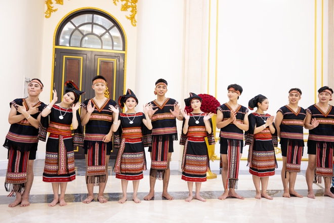 Vingroup ra mắt “kỳ quan sân khấu” Đất Nước Thiên Hùng Ca - đại show 75 phút tôn vinh hành trình 4.000 năm lịch sử Việt Nam - Ảnh 15.