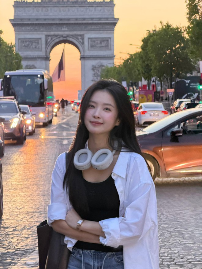 Thần thái 0 điểm của cô gái Việt Nam được ví như “tình đầu quốc dân", nhan sắc bùng nổ trên đất Pháp - Ảnh 7.