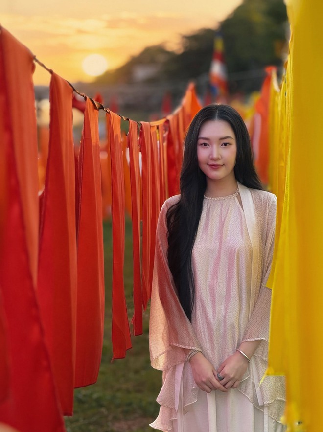 Mỹ nhân gốc Huế không đi casting vẫn được “tiến cử” cho vai Nam Phương Hoàng hậu: 10 năm trước từng thi hoa hậu, nay rút lui khỏi showbiz- Ảnh 8.