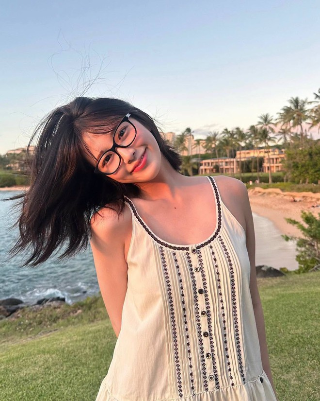 Mỹ nữ cứ nghiêng đầu là "ăn tiền": Nhan sắc ngọt ngào tan chảy, style đời thường siêu hút mắt - Ảnh 1.