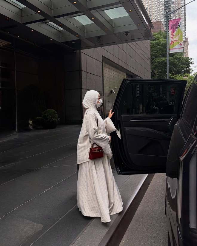 Giấu k&iacute;n dung mạo, sống quiet luxury: Cuộc đời &iacute;t người biết của vợ Demb&eacute;l&eacute; - Ảnh 27.