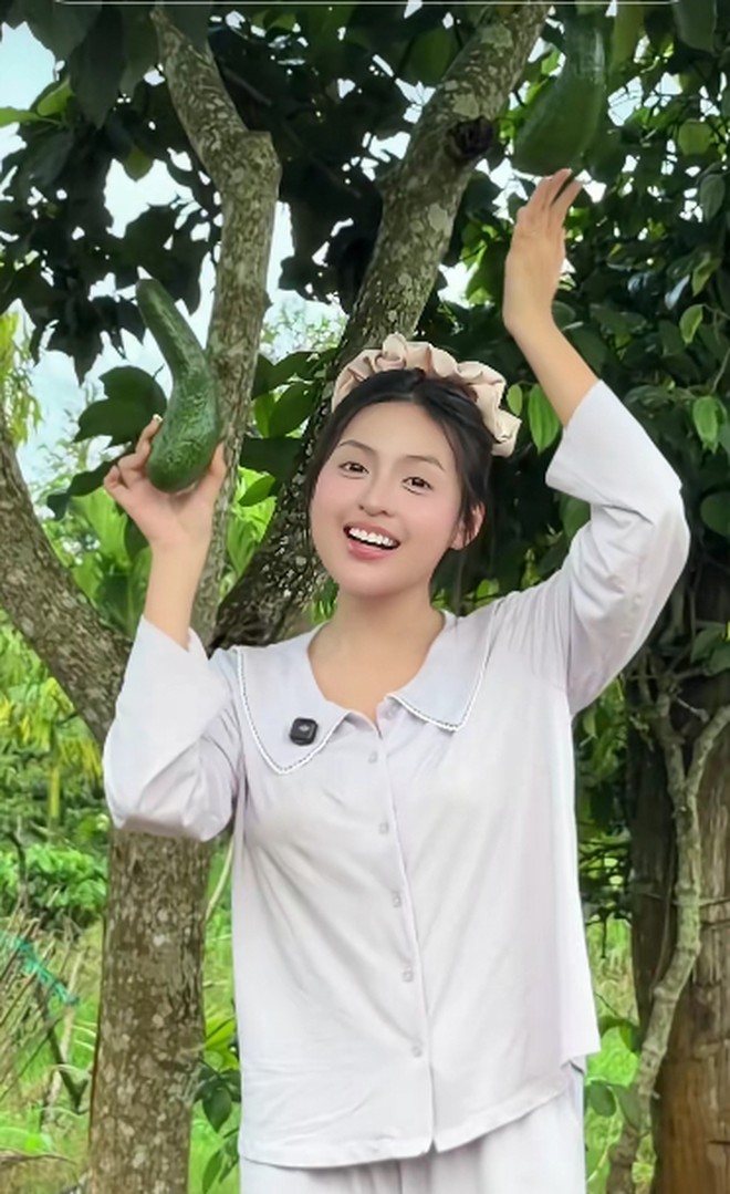 Vợ một CEO flex gia thế ở quê khi “mở tour” thăm nhà sàn 2 tầng, nằm giữa vườn sầu riêng, chôm chôm, bơ… - Ảnh 5.
