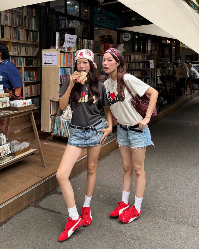 Cặp chị em sinh đ&ocirc;i sở hữu visual "xinh đ&ocirc;i", 1 người đang hẹn h&ograve; Song Lu&acirc;n- Ảnh 4.