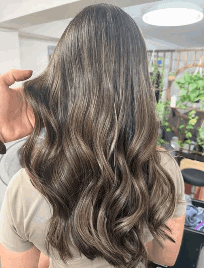 Mấy chị T&acirc;y "đảo ng&oacute;i" tại Việt Nam: Ph&aacute;p sư nước m&igrave;nh m&uacute;a v&agrave;i đường k&eacute;o, m&aacute;i t&oacute;c hồi sinh từ ch&acirc;n đến ngọn, visual ai cũng nở hoa - Ảnh 5.