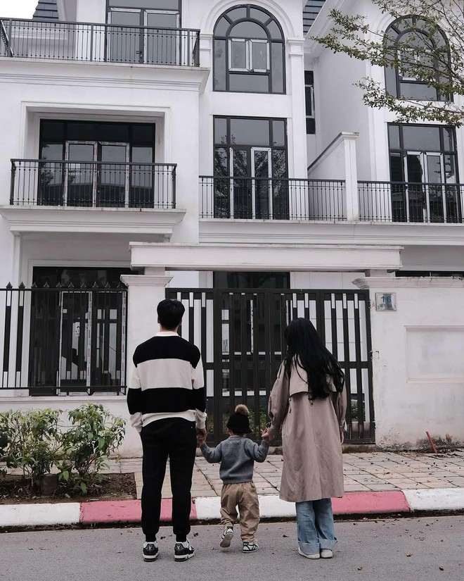 2 mỹ nhân nổi tiếng cùng lấy cầu thủ, ở biệt thự chục tỷ tại Hà Nội: Doãn Hải My và Ngô Tố Uyên có điểm chung bất ngờ - Ảnh 16.