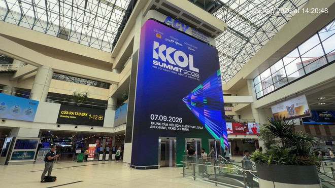 KOL Summit 2026 "phủ s&oacute;ng" OOH tại H&agrave; Nội v&agrave; TP.HCM: Đưa th&ocirc;ng điệp "Viral c&oacute; t&acirc;m - Ảnh hưởng c&oacute; tầm" ra đời thực - Ảnh 4.