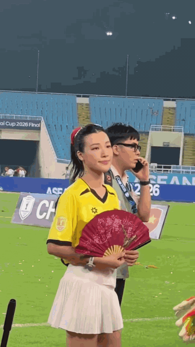Bạn g&aacute;i thủ m&ocirc;n L&ecirc; Giang Patrik: 36 tuổi đẹp kh&oacute; tin, gu thời trang kh&ocirc;ng một lỗ hổng - Ảnh 3.