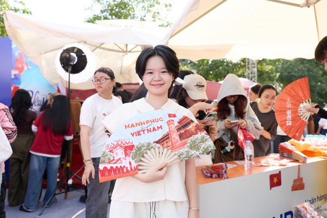 Từ &ldquo;Hạnh ph&uacute;c l&agrave; người Việt Nam&rdquo; đến &ldquo;Tổ Quốc Trong Tim&rdquo;: C&aacute;ch SHB lan tỏa t&igrave;nh y&ecirc;u nước v&agrave; niềm tự h&agrave;o d&acirc;n tộc - Ảnh 6.