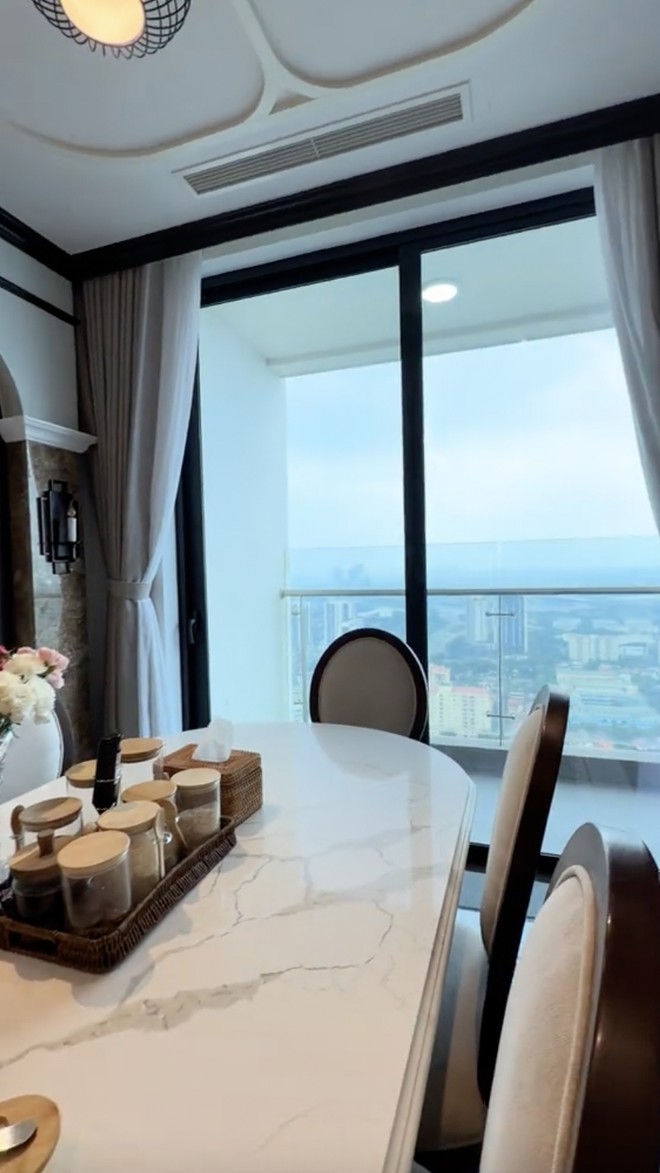 Căn nh&agrave; thu&ecirc; gi&aacute; 100 triệu/th&aacute;ng của Đỗ Ho&agrave;ng H&ecirc;n v&agrave; bạn g&aacute;i - Ảnh 3.