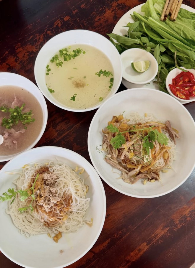 Thứ 2 cuối cùng của tháng 8: Mở mắt ra thấy đang ở Măng Đen, Pù Luông và kỳ nghỉ mới chỉ bắt đầu! - Ảnh 6.