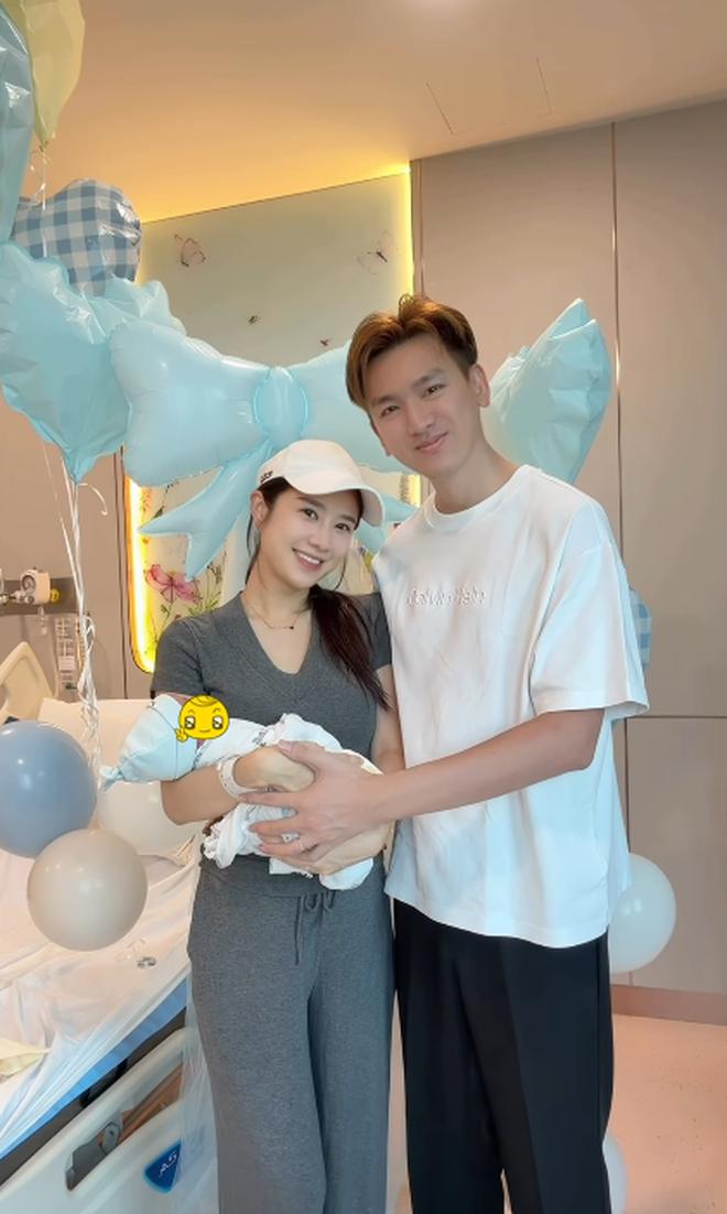 Cựu tiếp viên hàng không nổi tiếng vừa sinh con thứ 4 cho chồng tổng giám đốc - Ảnh 2.