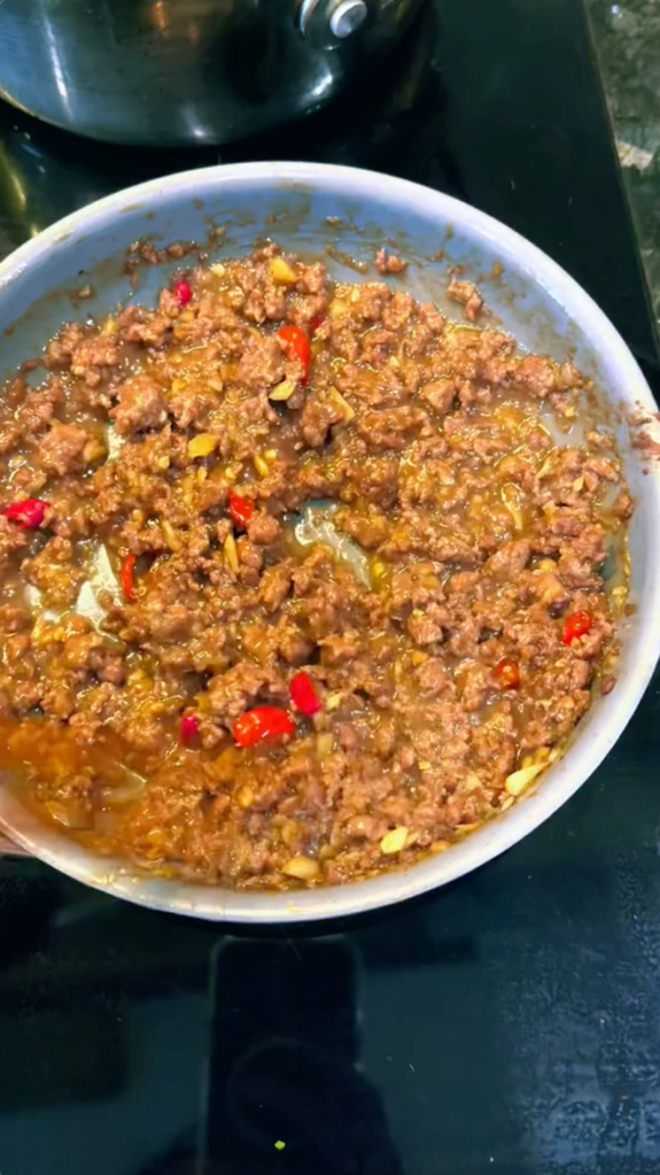 Bữa cơm nh&agrave; Ch&acirc;u B&ugrave;i nấu cho Binz- Ảnh 3.