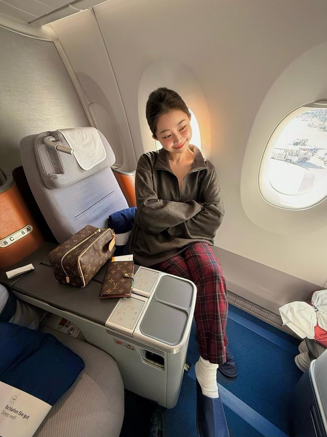 Tiếp viên tàu cao tốc quỳ gối 1h an ủi khách: 7 năm sau ở khách sạn 5 sao nhiều hơn ở nhà, bay hạng thương gia- Ảnh 9.