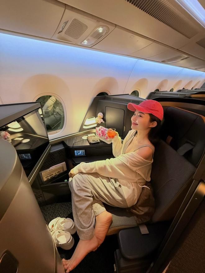 Tiếp viên tàu cao tốc quỳ gối 1h an ủi khách: 7 năm sau ở khách sạn 5 sao nhiều hơn ở nhà, bay hạng thương gia- Ảnh 10.
