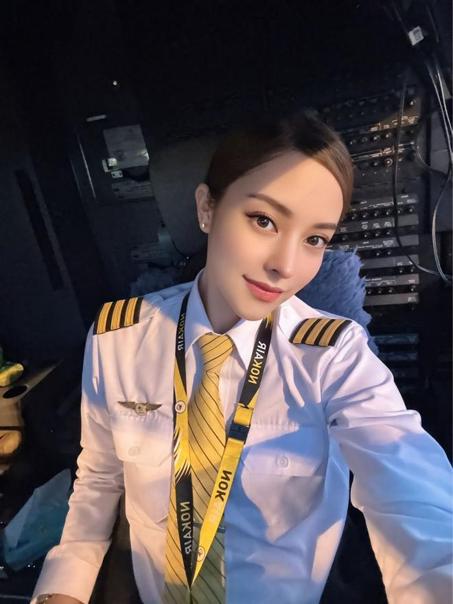 “Nữ cơ trưởng đẹp nhất lịch sử hàng không” giờ ra sao?- Ảnh 3.