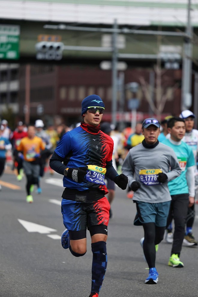 Khả Ng&acirc;n v&agrave; Nhan Ph&uacute;c Vinh: C&oacute; c&ocirc;ng chạy bộ, chạy trail c&oacute; ng&agrave;y &ldquo;được chồng như &yacute;&rdquo;- Ảnh 3.