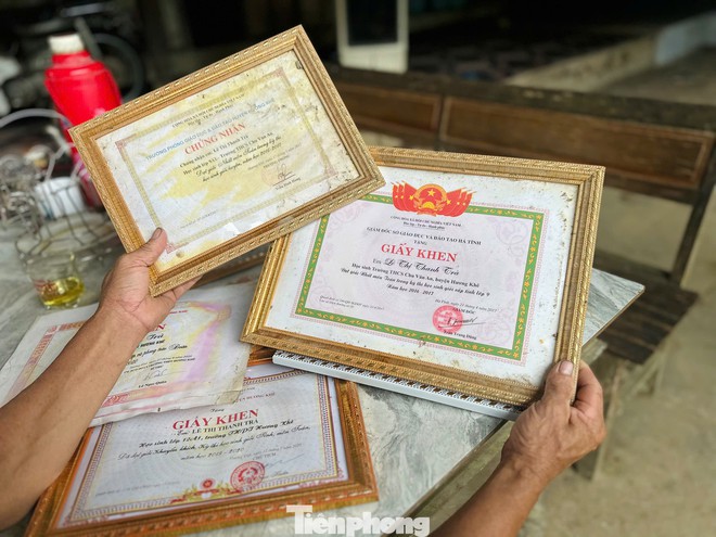 Niềm tự h&agrave;o của người bố thợ x&acirc;y c&oacute; con g&aacute;i đứng thứ 8 kỳ thi b&aacute;c sĩ nội tr&uacute; - Ảnh 4.