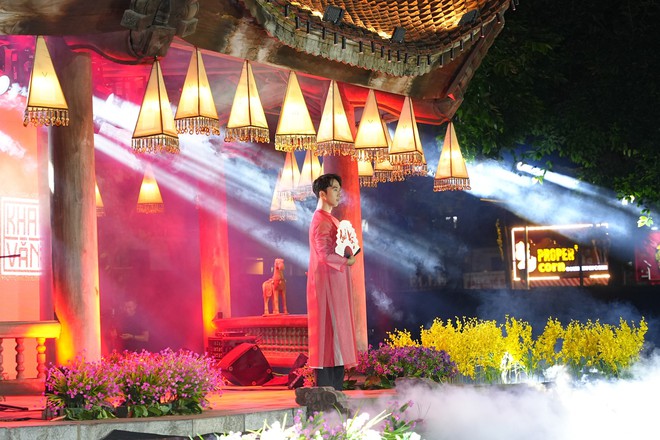 Một H&agrave; Nội kh&aacute;c đang hiện diện ở Văn Miếu - Quốc Tử Gi&aacute;m: Từ t&agrave; &aacute;o d&agrave;i đến 36 phố phường v&agrave; những nghề xưa - Ảnh 8.