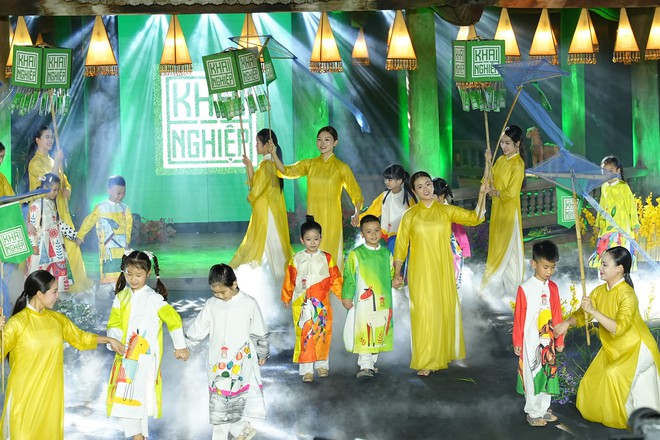 Một H&agrave; Nội kh&aacute;c đang hiện diện ở Văn Miếu - Quốc Tử Gi&aacute;m: Từ t&agrave; &aacute;o d&agrave;i đến 36 phố phường v&agrave; những nghề xưa - Ảnh 9.