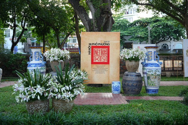 Một H&agrave; Nội kh&aacute;c đang hiện diện ở Văn Miếu - Quốc Tử Gi&aacute;m: Từ t&agrave; &aacute;o d&agrave;i đến 36 phố phường v&agrave; những nghề xưa - Ảnh 2.
