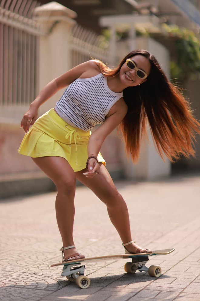 Cô gái ở TP.HCM dùng ván trượt đi chợ, ai gặp cũng ngoái nhìn: “Cuộc sống của mình gói trong 3 chữ” - Ảnh 4.