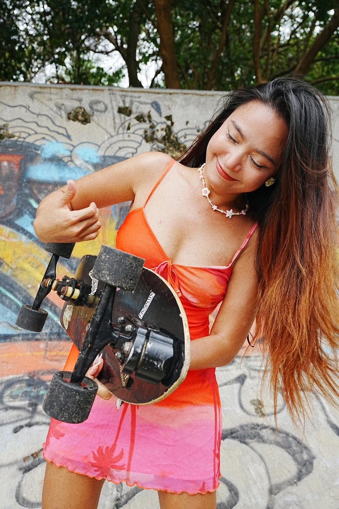Cô gái ở TP.HCM dùng ván trượt đi chợ, ai gặp cũng ngoái nhìn: “Cuộc sống của mình gói trong 3 chữ” - Ảnh 3.